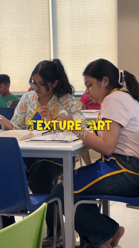 Two participants working side by side at a Cool2Creative texture art workshop